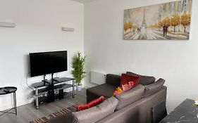 Lovely 2 Double Bedroom Flat With Free Parking - At The Atrium Mk