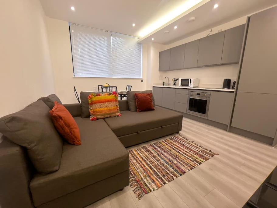 Lovely 2 Double Bedroom Flat With Free Parking - At The Atrium Mk Milton Keynes Exterior photo