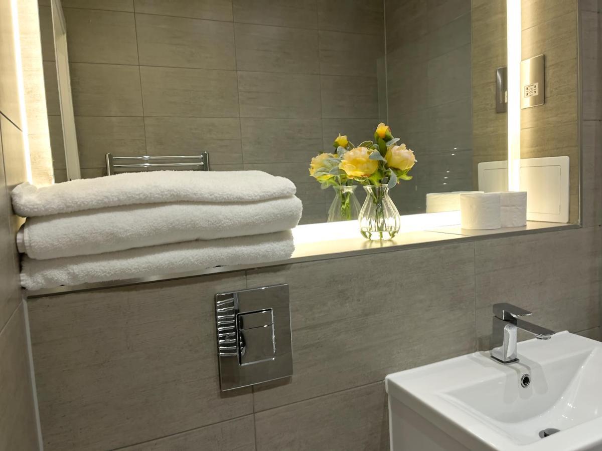 Lovely 2 Double Bedroom Flat With Free Parking - At The Atrium Mk Milton Keynes Exterior photo